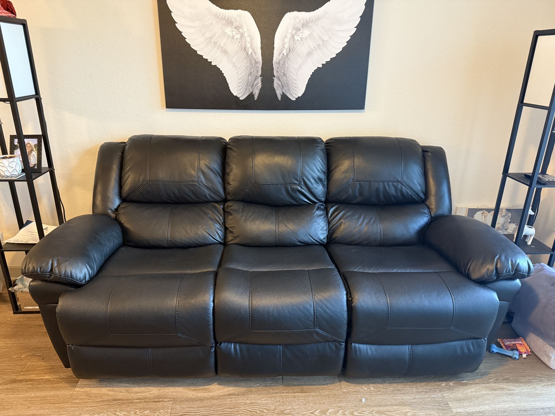 RECLINABLE COUCH FOR SALE