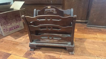 Butler Style #734 Mahogany Wood Magazine case