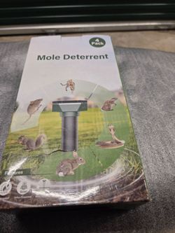 Solar-Powered Mole Deterrent Stakes 4-Pack