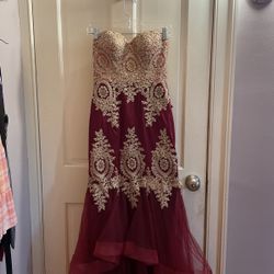 Used Graduation Dress Size 4 Burgundy Color