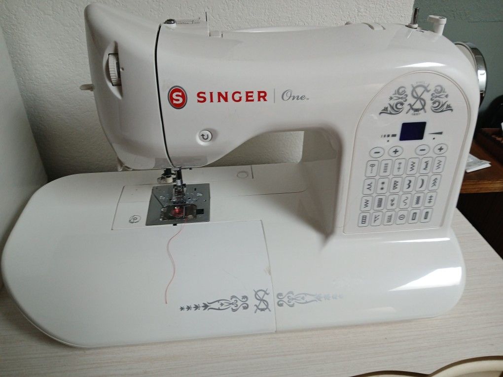 Like NEW - Singer One Sewing Machine