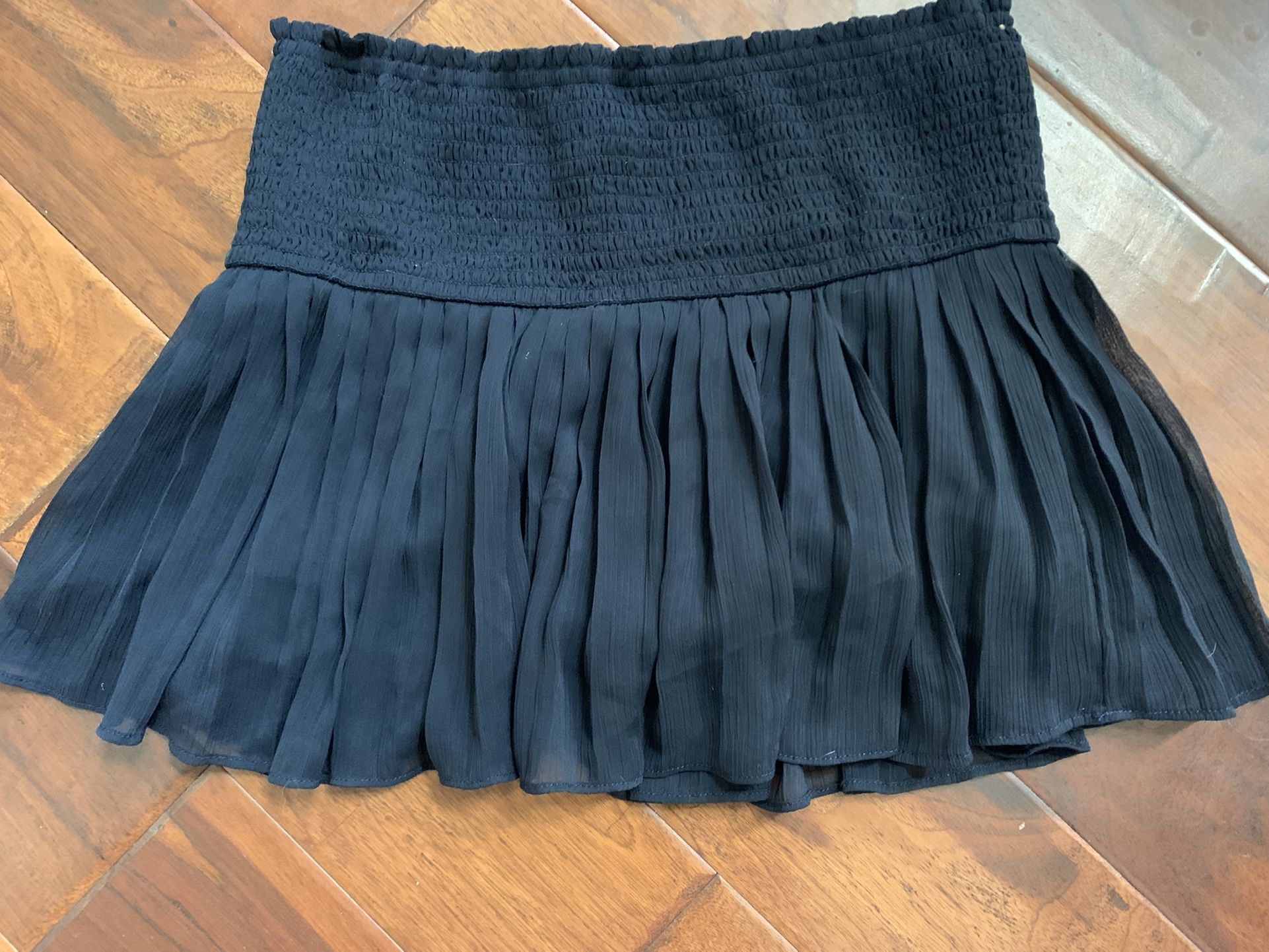 New With Tags Prety Hollister Ladies M Skirt With Built In Slip