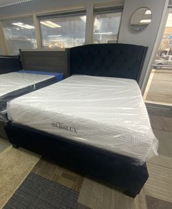 Queen Si<e Bed With Mattresses SALE