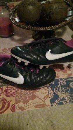 Nike cleats size 8 women's