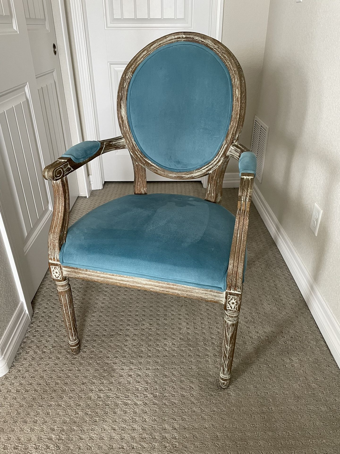 Vintage-looking, Like-new, Sturdy, Velvet Chair