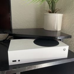 Xbox Series S with Headset, Monitor, And Gaming Chair