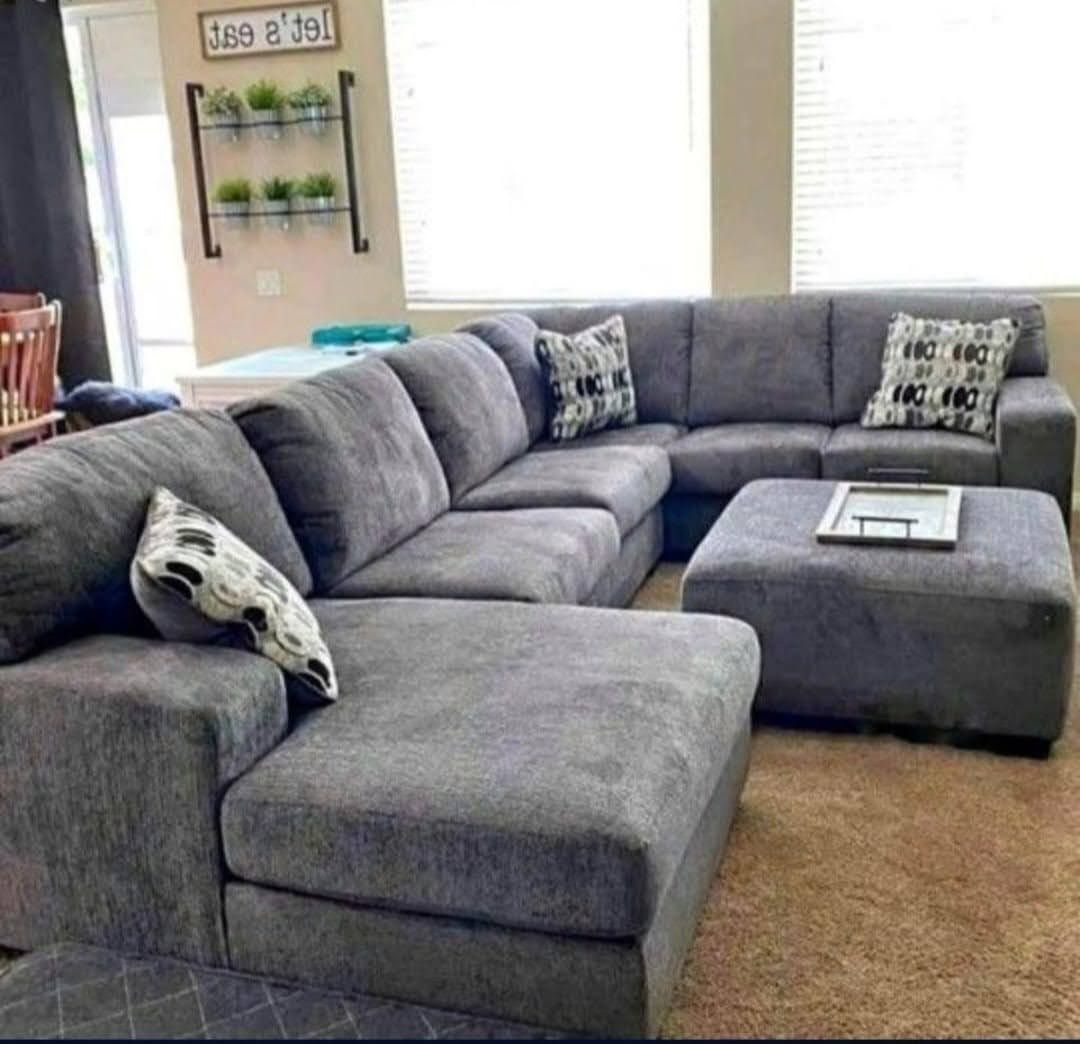 Ballinasloe Smoke 3pc Sectional w/ Chaise