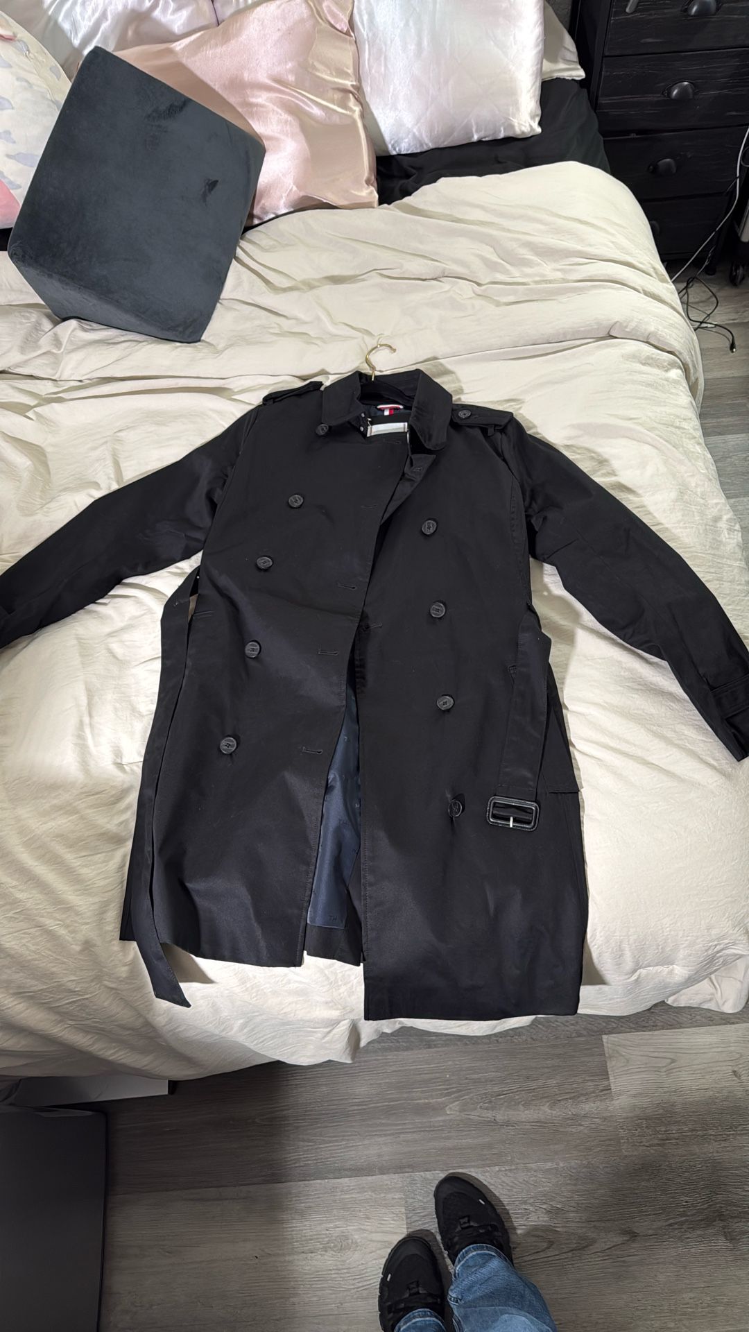 Women’s Tommy Hill finger Medium Coat