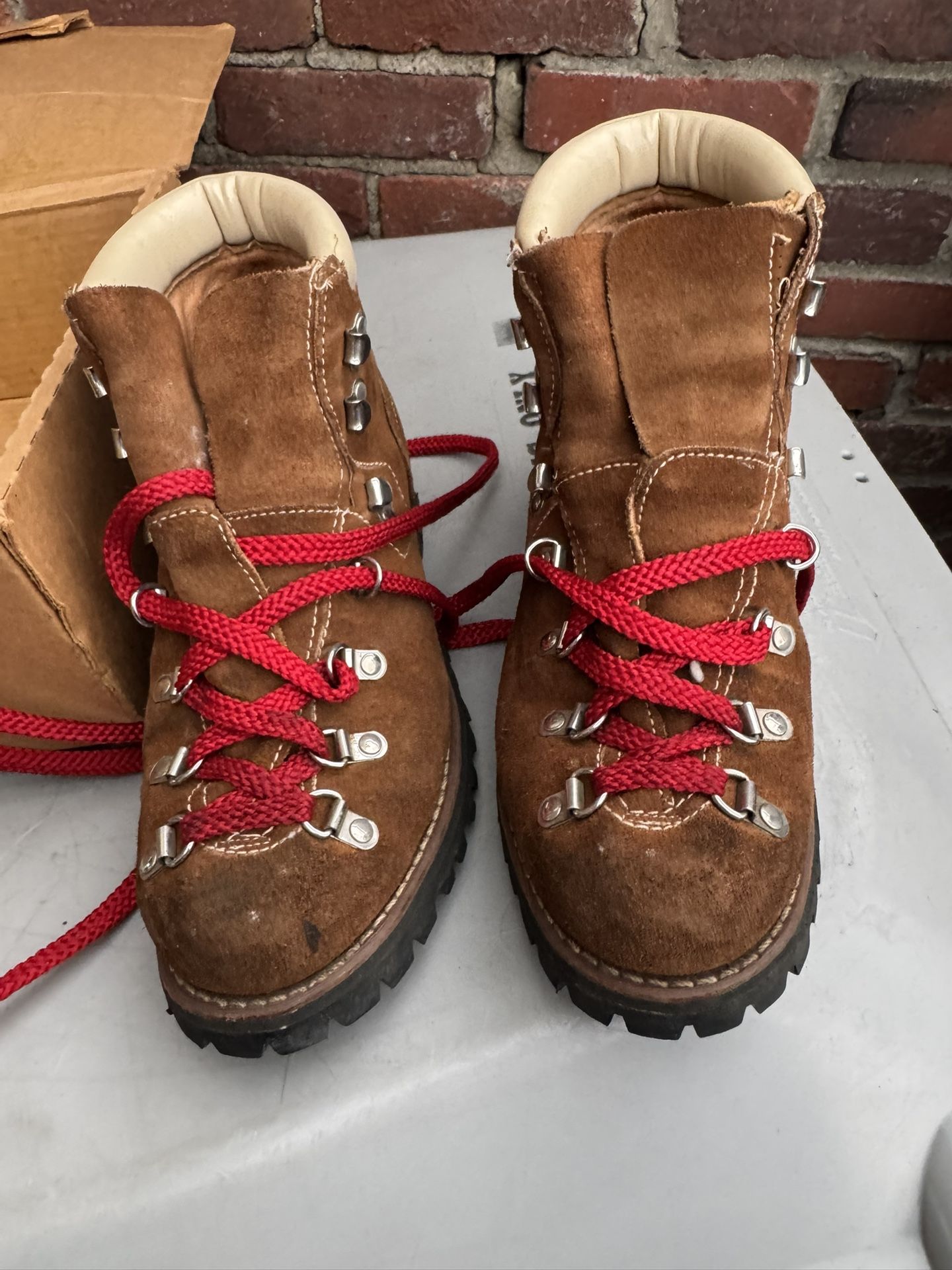 Vintage 70s 80s Brown Suede Leather Hiking Boots  Women Size 8.5 B 