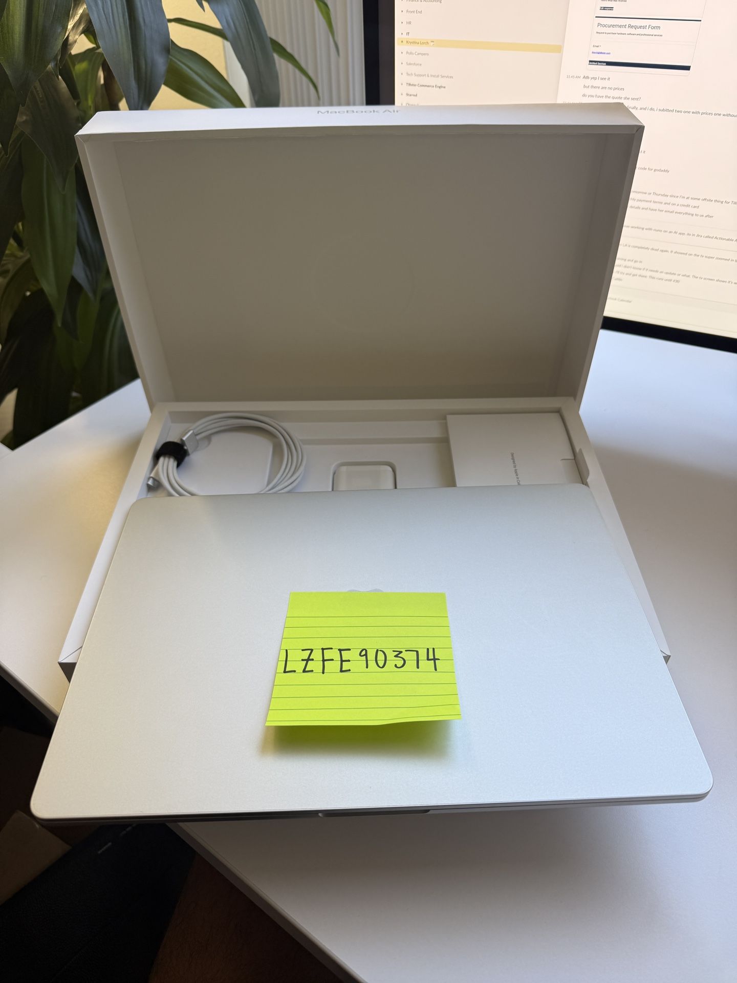 Silver 2024 MacBook Air 15” - M3 / 16GB / 512GB / 10-Core GPU - AppleCare+ Until Jan 2026