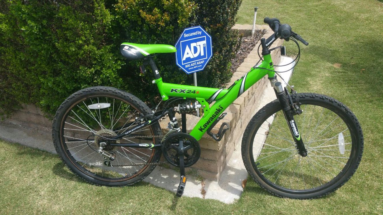 KAWASAKI KX 24 inch mountain bike mtb. Very Nice! Short adult, Kids, children's size bicycle. Shifts and brakes great. No problems :-)