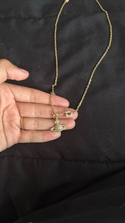 Vivian Westwood necklace gold