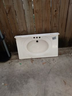 Bathroom sink white still good condition