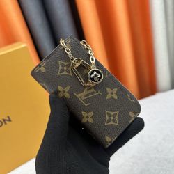 A classic women's small wallet