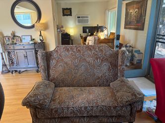 Traditional 2-Seater Wingback Sofa/ Loveseat