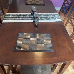 Dining Table With 8 Chairs  Very Good Condition 