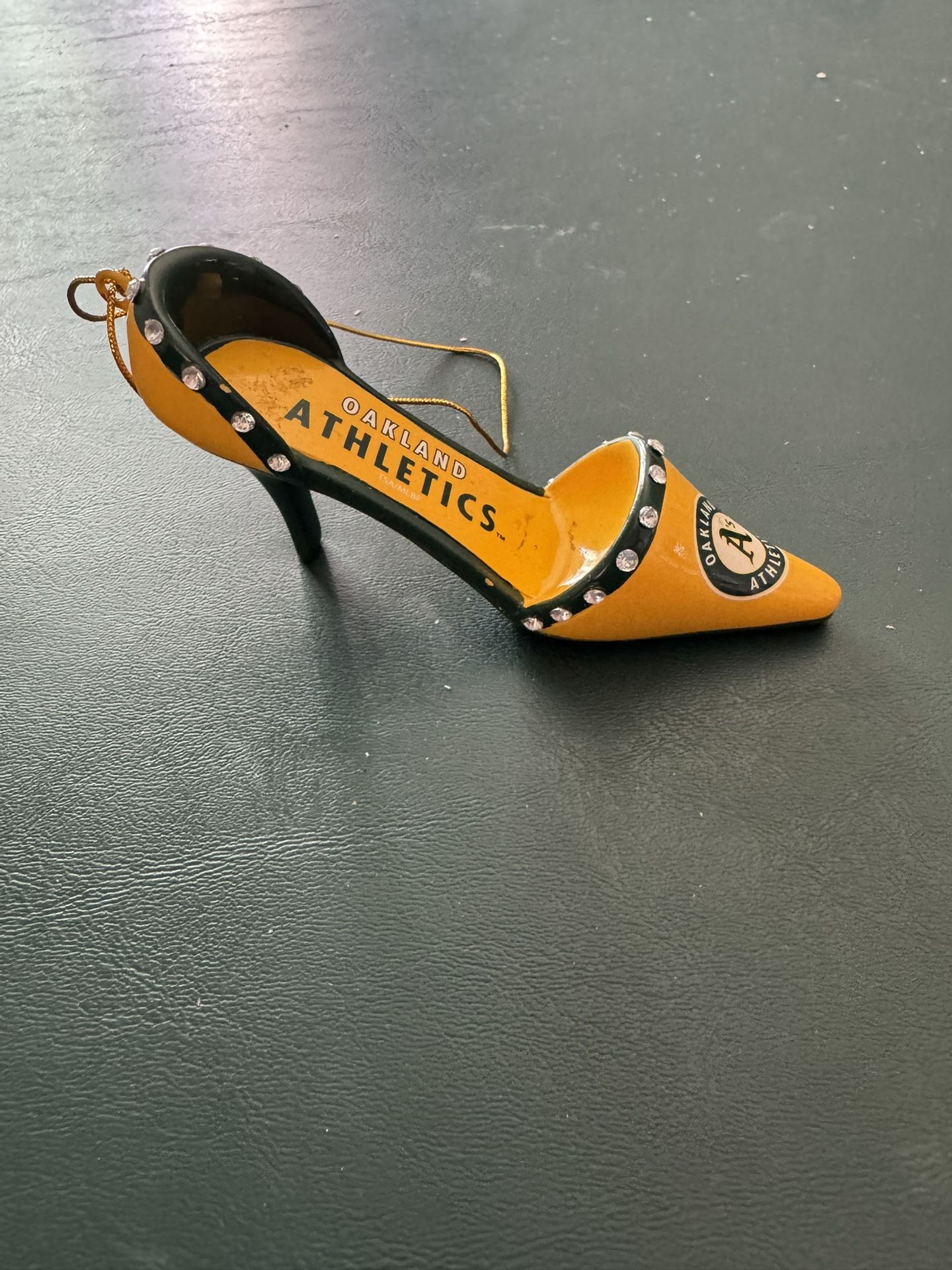 A’s Ornament Heel