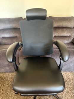 Office desk chair with foot rest