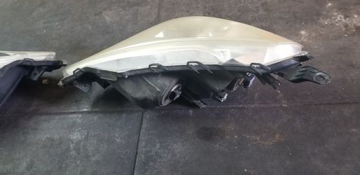 Toyota prius C 2013 Headlights