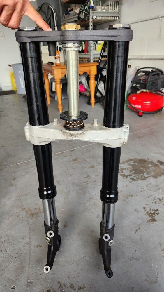 FRONT FORKS FOR 2009 TO 2016 GSXR 1000 WITH TRIPLE TREE
