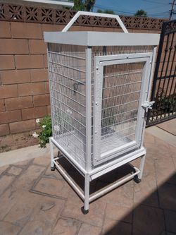 PARROT CAGE HEAVY DUTY IN EXCELLENT CONDITION SUPER CLEAN