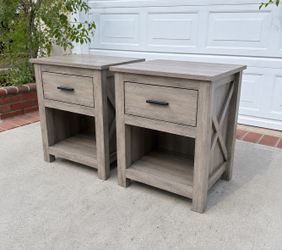 Set of 2 farmhouse nightstands with 1 drawer and open shelf for storage