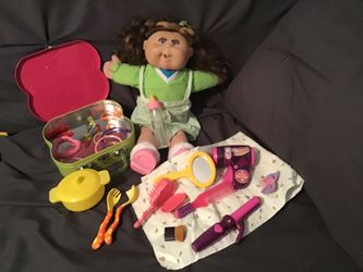 Cabbage Patch Doll Comes With Blanket, Hair Styling Items, Bottle & Few Dishes