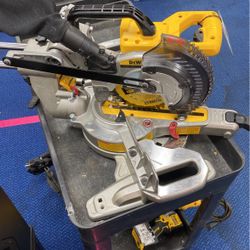 Dewalt Cordless Sliding Compound Miter Saw