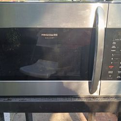 Frigidarire Microwave 1.7 Cu Ft