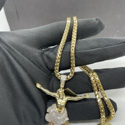 14k solid Gold franco chain and cristo pendant with diamond 💎, necklance gold