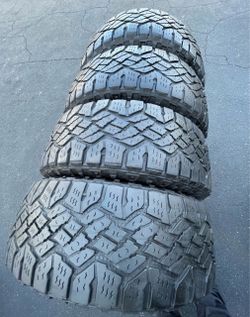 275 65 18 Goodyear Vendo este Seth de llantas con 80% de vida las 4