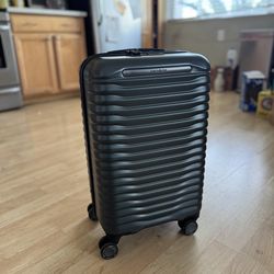 Samsonite 4-Wheel 22” Domestic Carry-On