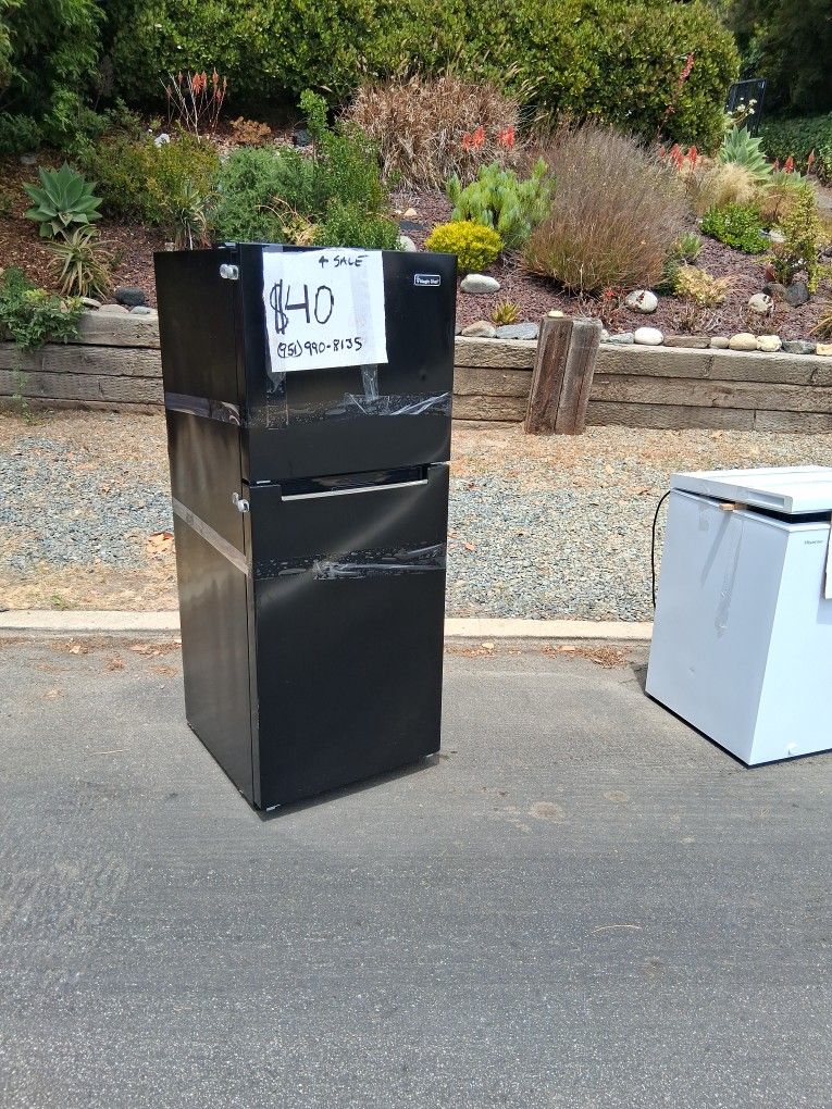 Fridge Good Deal Only 40 $