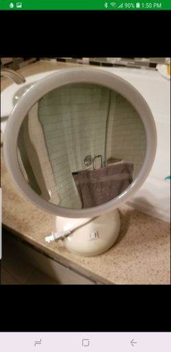 Illuminated 10x magnification mirror plus travel LED magnifying mirror included