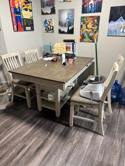 Dining table wood