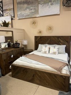 Stunning 4 pc King Bedroom set!!! 3 Colors Available!!