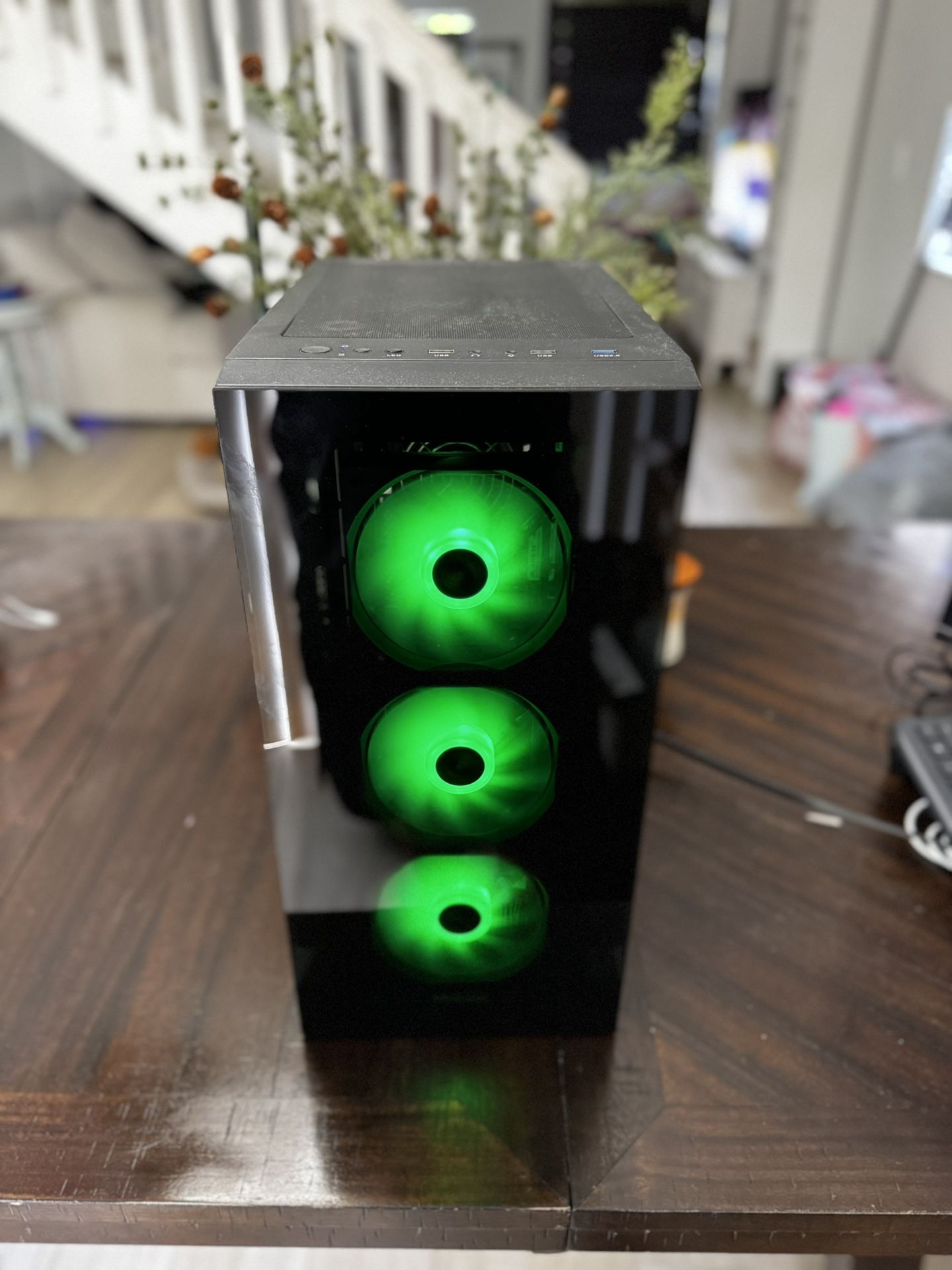 Gaming Desktop PC: Intel Xeon 3.5GHz Quad Core,14GB RAM,256GB SSD,RX 580 8GB GPU V3,Windows 11 Pro,700W PSU, WiFi