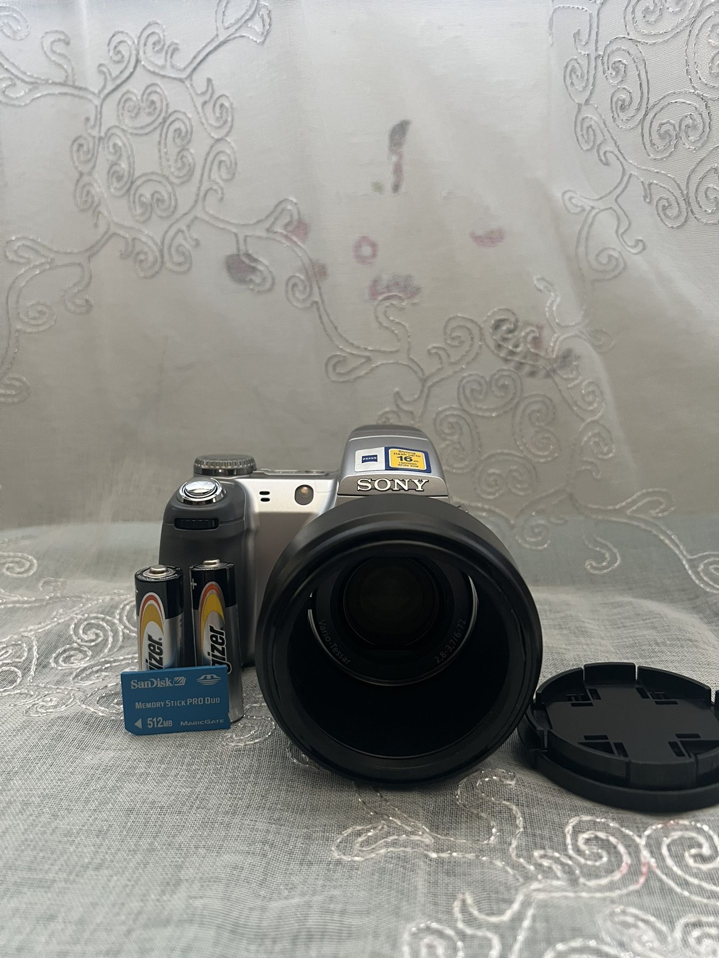Sony Cyber-shot DSC-H2 6.0MP Digital Camera - Silver