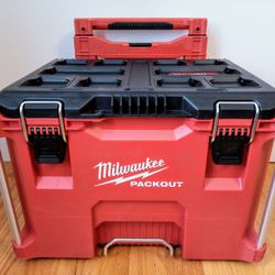 Milwaukee 22" Rolling Packout Box With Low Profile Handle 
