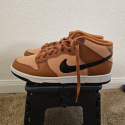 Nike Dunks Mid Amber Brown Size: 9.5