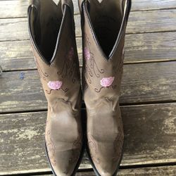Size 4 Girls boots shyanne boots