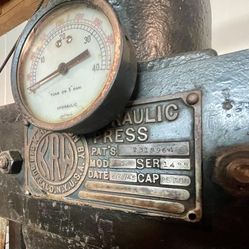 KRW 25 Ton Hydraulic Press – Model 37S (1945)