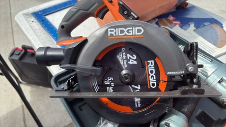 RIDGID 7-1/4" Brushless Circular Saw