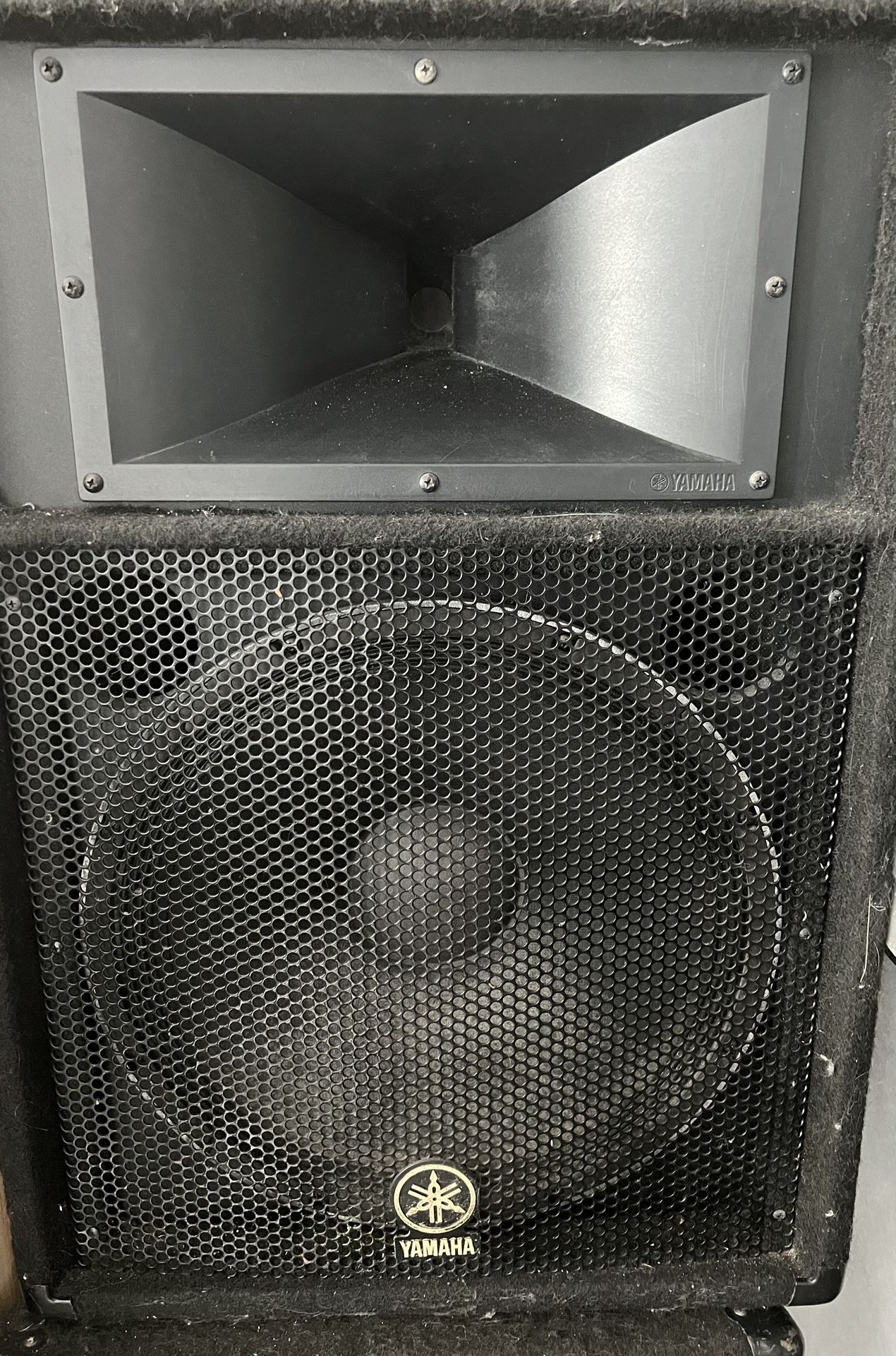   Yamaha     Speakers    Sv115 (. see pictures) (two)
