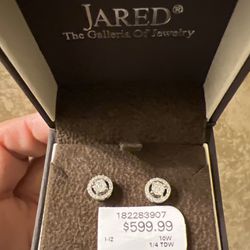 Beautiful and new never worn Jared diamond earrings 