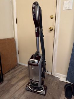 Shark Rotator Professional True Pet Upright Vacuum (NV752) Used