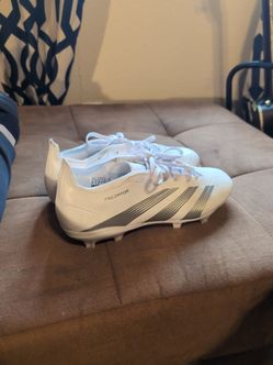 Adidas Predator Cletes