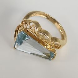 Unique Geometric Cut 14 K Yellow Gold Mid Century American Natural Blue Topaz Ring Size 6