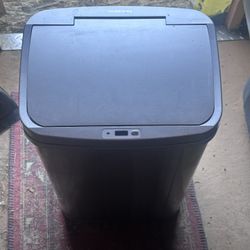Automatic Trash Can 