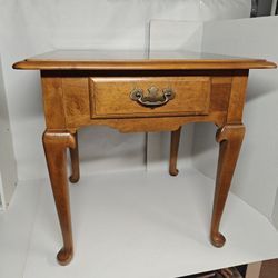 vintage Ethan Allen Heirloom Nutmeg Maple side table in a Queen Anne style
